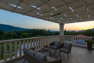 Cypress Paradise by Villas Guide