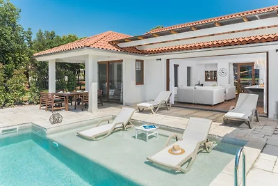 Villa Porto Bus Beachside by Villas Guide
