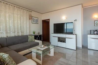 Apartman Max 2 by Villas Guide