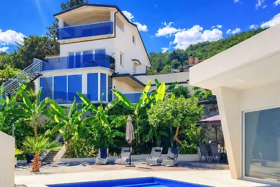 Villa Eduarda pool&whirpool by Villas Guide