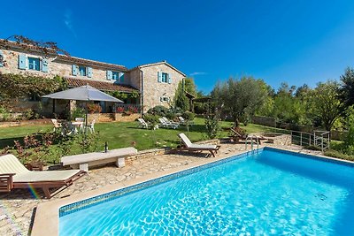 Rustic Villa Giselle with pool in Vizinada