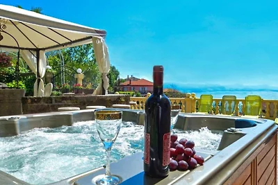 Holiday home Andrea with whirpool by Villas...