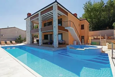 Villa Welcome by Villas Guide