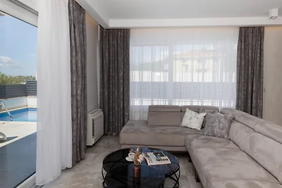 Sunny Lux Villa 3 in Makarska by Villas Guide