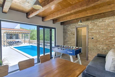 Casa Verde with pool&whirpool by Villas Guide