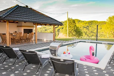 Villa Old Hills by Villas Guide