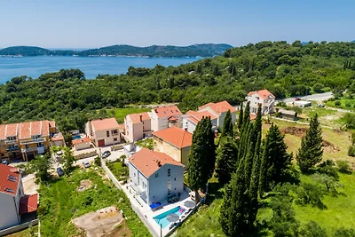 Modern & warm studio near Arena by Villas...