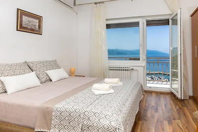 Apartman Vesna beachfront by Villas Guide