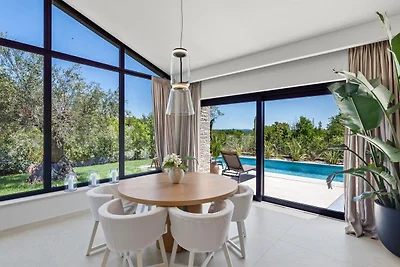 Villa Flores by Villas Guide