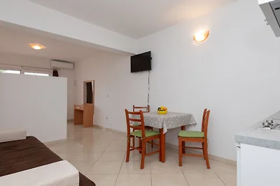 Studio Apartman Erstic 2 - Baška Voda by Vill...