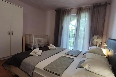 Flora Apartment with pool by Villas Guide