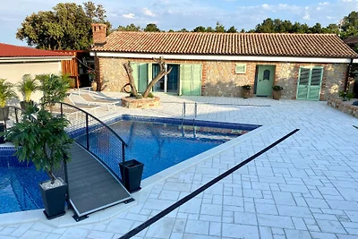House Victoria 2 by Villas Guide