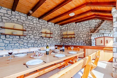 APARTMAN ÐONI 2 by Villas Guide