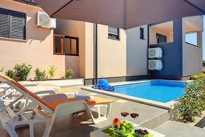 Villa Noemi-Ližnjan by Villas Guide