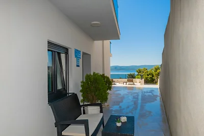 Studio Apartman Mia 1 - Omiš by Villas Guide