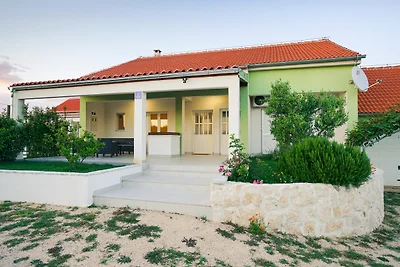 Green Escape Holiday House by Villas Guide