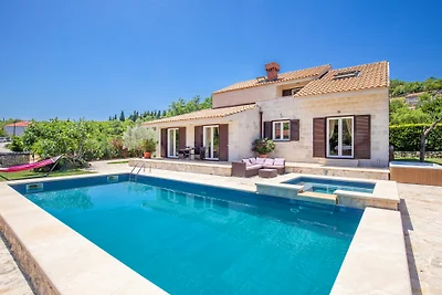 Villa Olive by Villas Guide