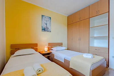 APARTMAN ÐONI 1 by Villas Guide