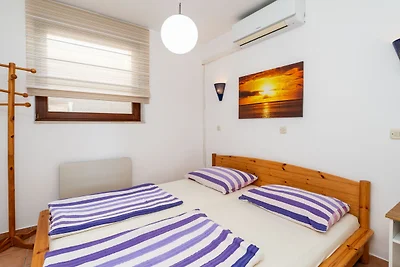 Villa Figs beachfront apartman 1 by Villas...