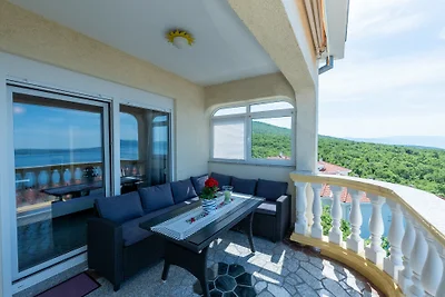 Apartman Lucija 4 by Villas Guide