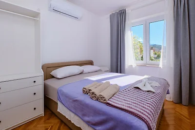 Apartment Mediera sea view 1 by Villas Guide