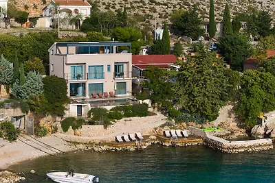 Villa Hemingway beachfront by Villas Guide