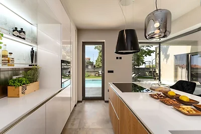 Villa Lipa Tree by Villas Guide
