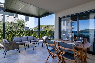 Apartment Megi by Villas Guide