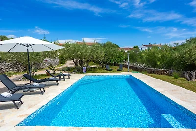 Villa Verde Oliva Residence with pool by Vill...