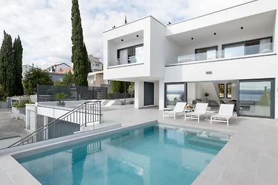 Luxury Holiday Villa with pool by Villas...