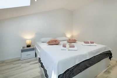 Apartman Grace 2 by Villas Guide