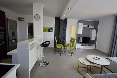 Apartment Paola 2 by Villas Guide