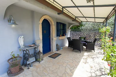 Little blue House by Villas Guide