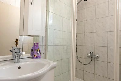 Apartman Lucija 5 by Villas Guide