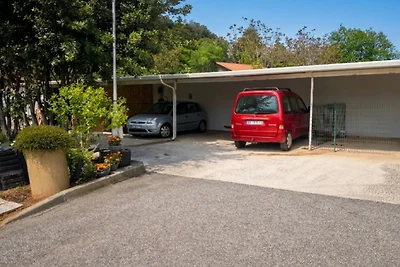 Flora Apartment with pool by Villas Guide