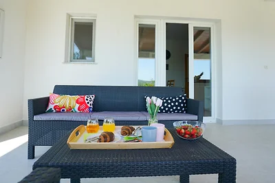 Green Escape Holiday House by Villas Guide