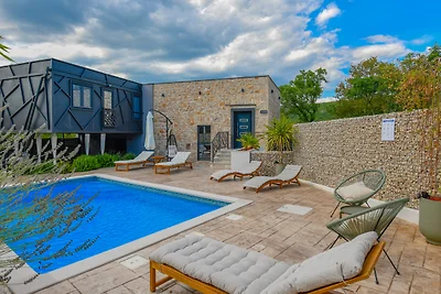 Villa 3QB - Split by Villas Guide