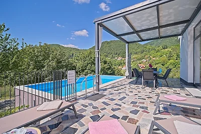 Holiday Home Lipa by Villas Guide