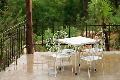 House sound of nature by Villas Guide