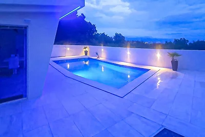 Villa Eduarda pool&whirpool by Villas Guide