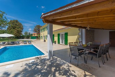 Family villa Corticum Otium with pool in...