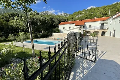 Villa Green Residence by Villas Guide