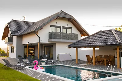 Villa Old Hills by Villas Guide