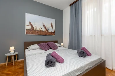 Beautiful Apartment Fratta with garden in Tar