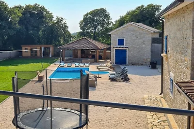 Lukini dvori by Villas Guide