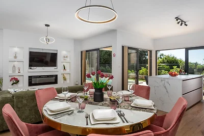 Vila SUNLIFE with pool&sauna by Villas Guide