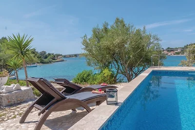 Villa Peace & Quiet by Villas Guide