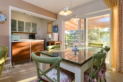 Villa Hemingway beachfront by Villas Guide