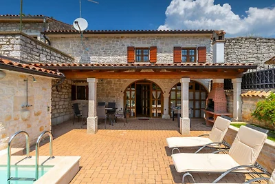 Beautiful Villa Andoro with pool in Vrsar