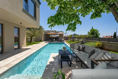 Villa Lipa Tree by Villas Guide